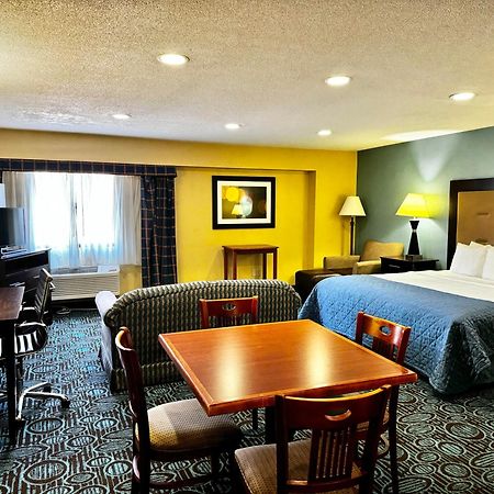 Regency Inn & Suites New London Mystic ภายนอก รูปภาพ
