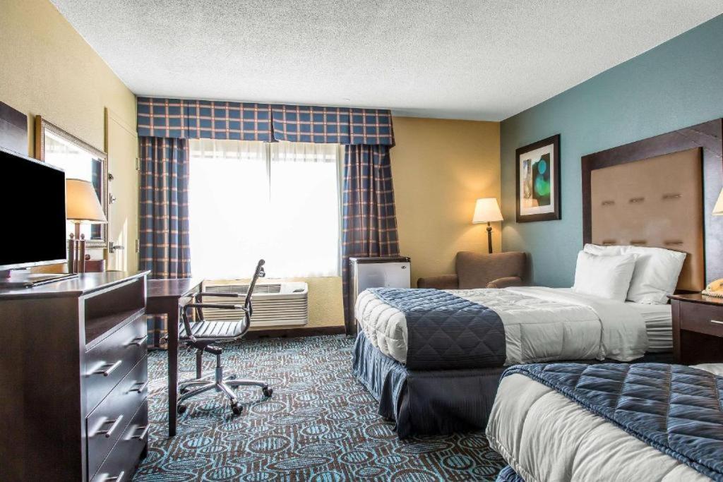 Regency Inn & Suites New London Mystic ภายนอก รูปภาพ