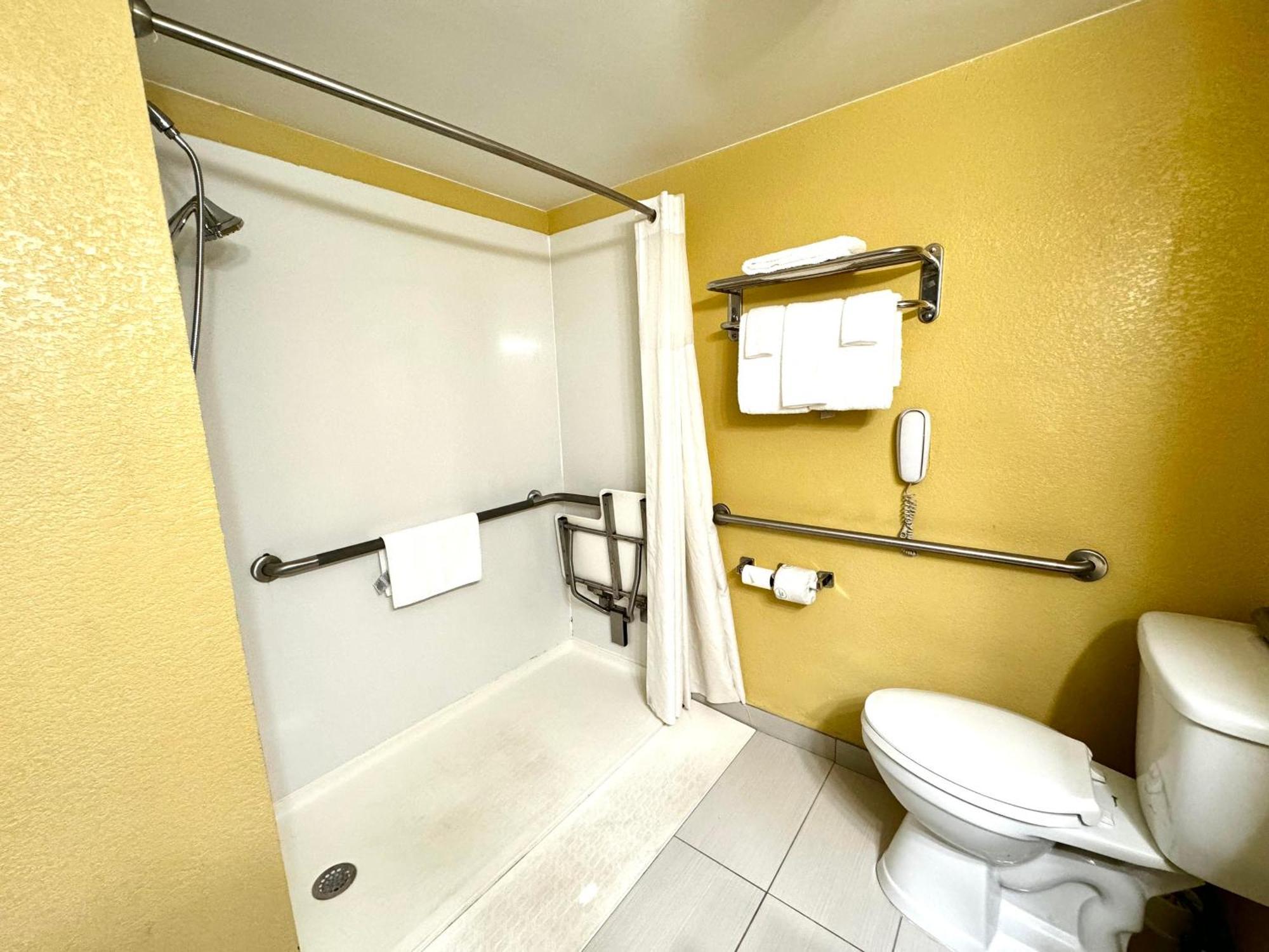 Regency Inn & Suites New London Mystic ภายนอก รูปภาพ